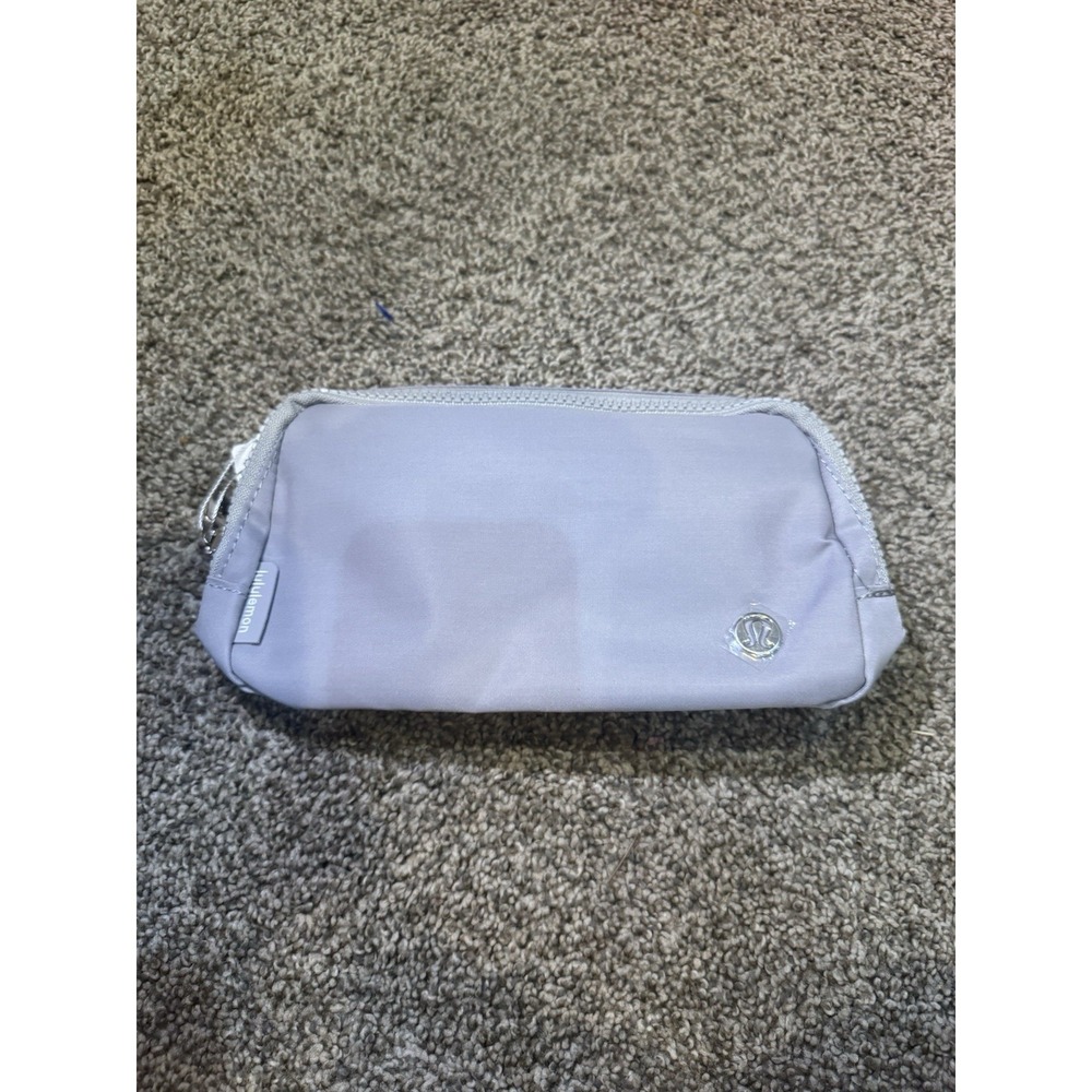 Lululemon Everywhere Belt Bag Silver Grey White Watermark 1L‎